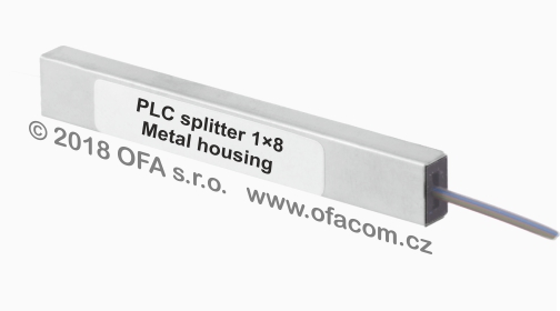 Optický planární splitter 1×8 v kovovém pouzdře, vstupní vlákno 900µm, výstupní vlákna 250µm.